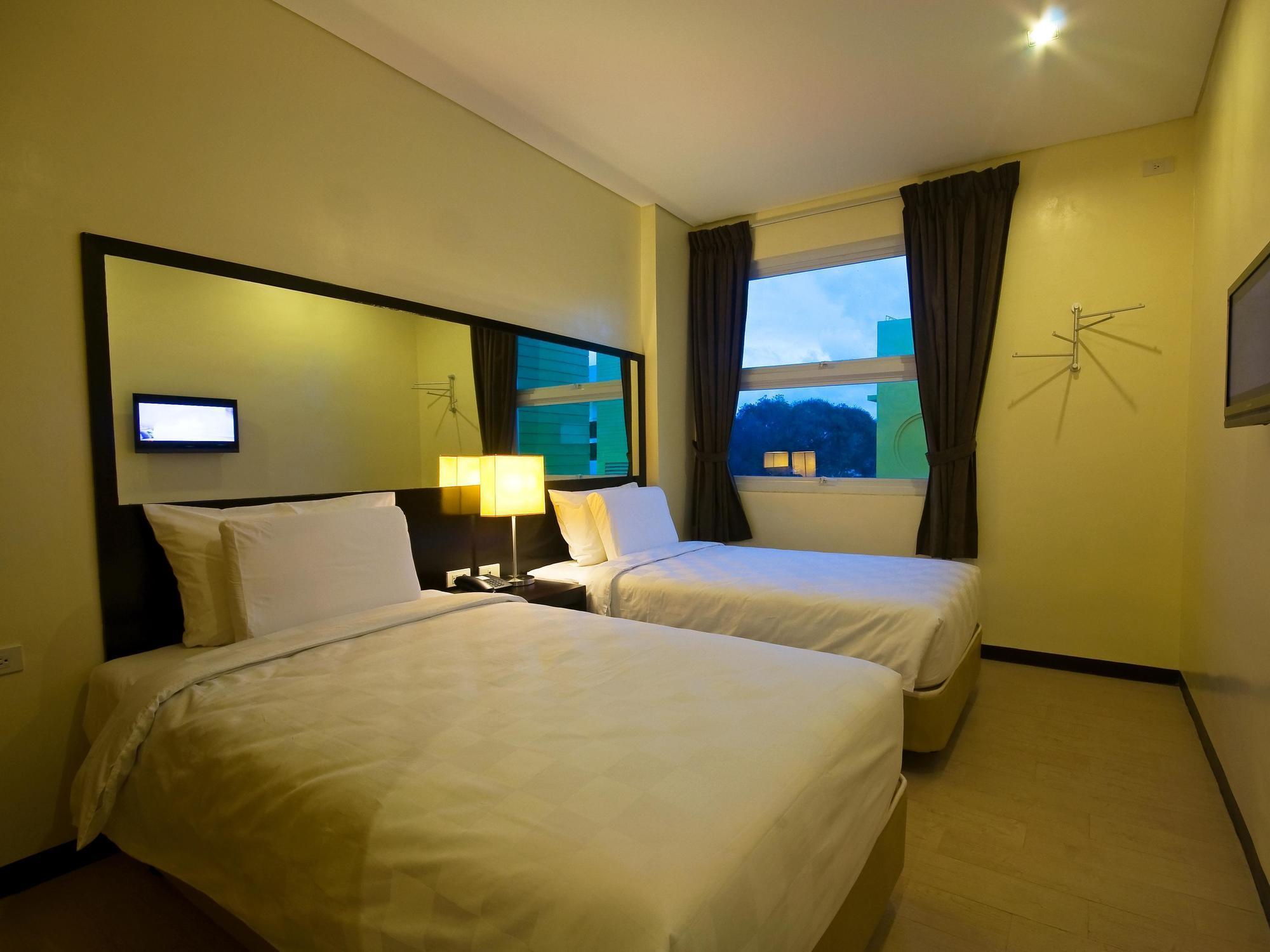 Go Hotels Dumaguete Dumaguete City Buitenkant foto